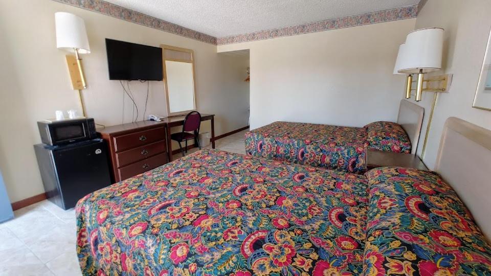 Standard Twin Room interior